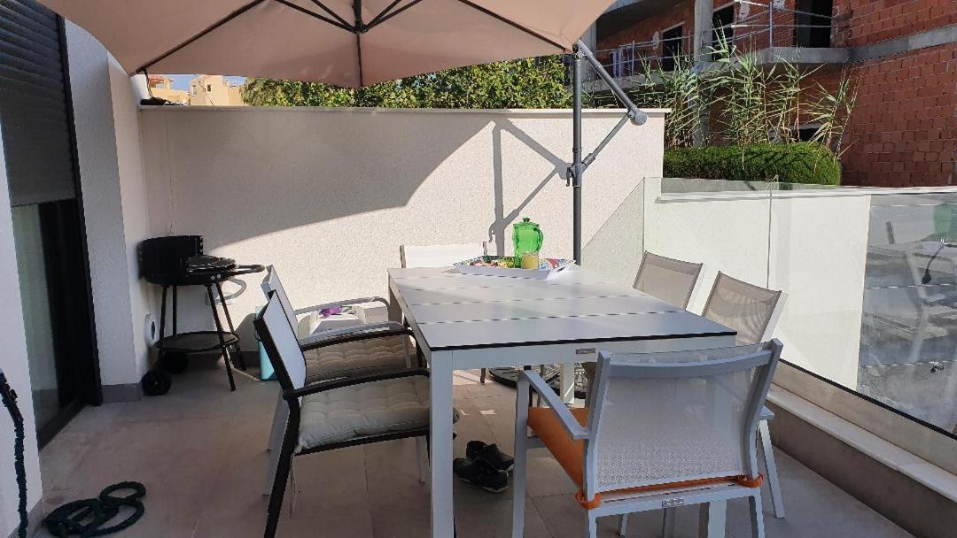 Chalet Con Piscina Privada En La Urb. De Puerto Rey Los Amarguillos Exterior foto